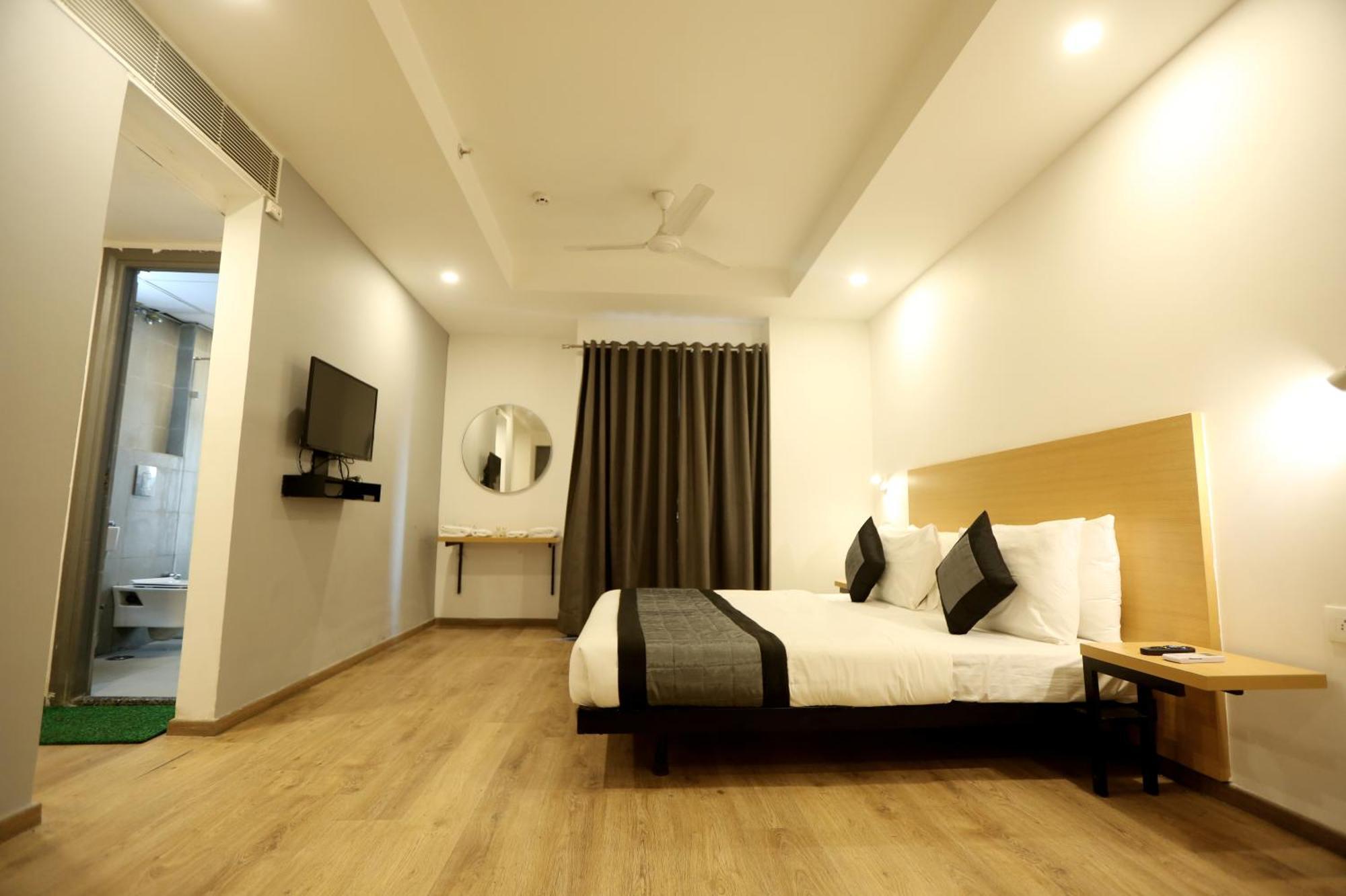 The Roseman Hotel & Suites Ghaziabad Eksteriør billede