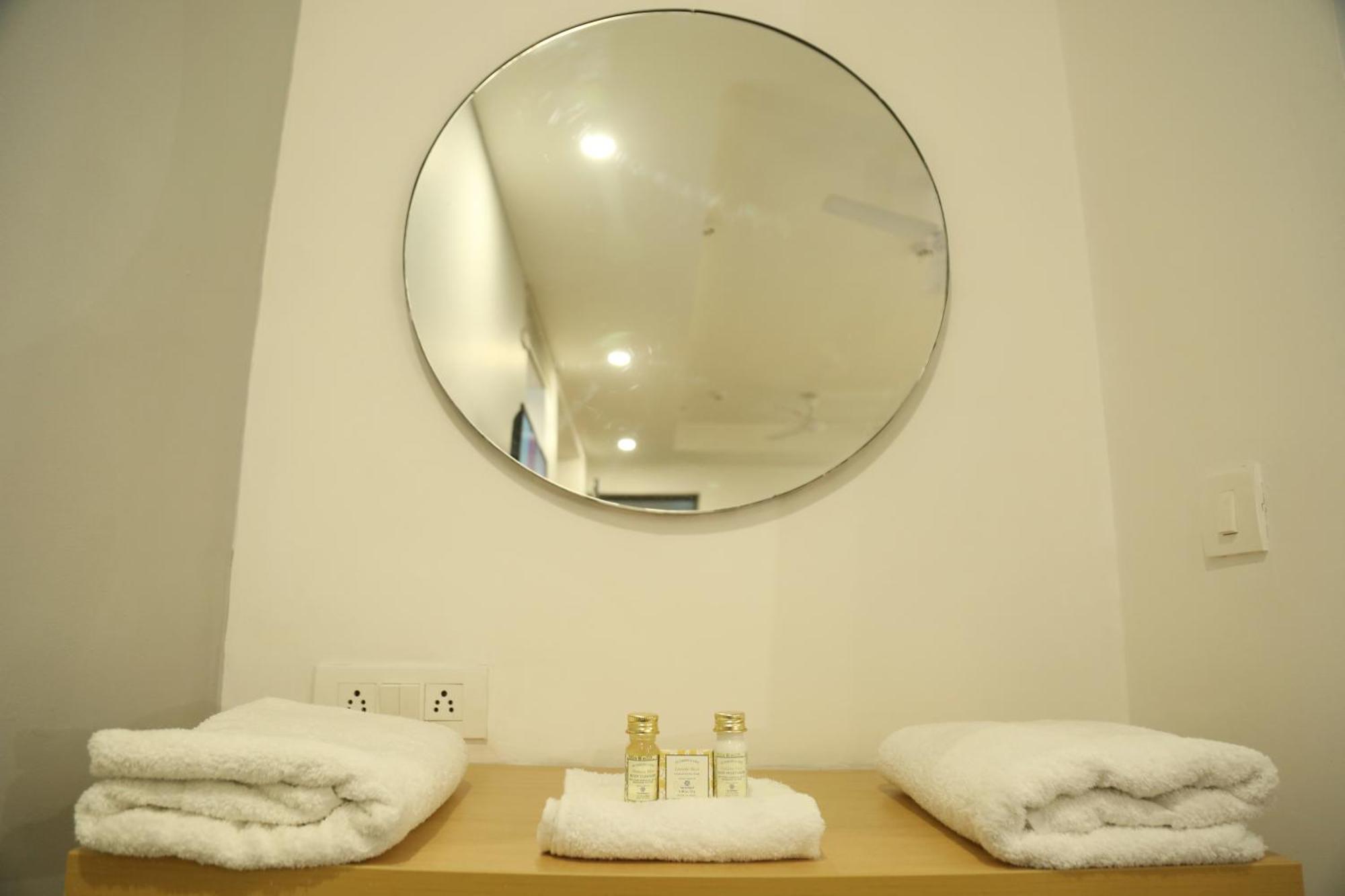 The Roseman Hotel & Suites Ghaziabad Eksteriør billede